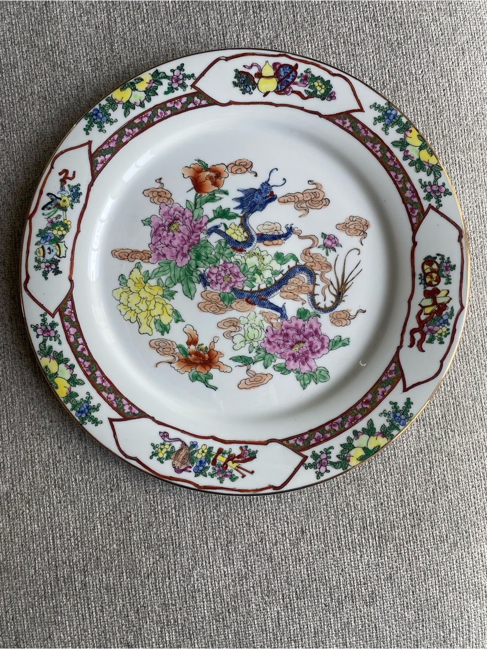 famille rose style Chinese dragon plate